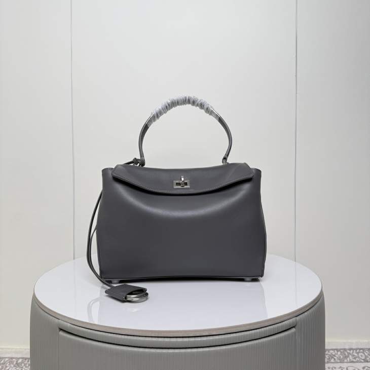 Picture of Balenciaga Handbags _SKUfw231687986fw